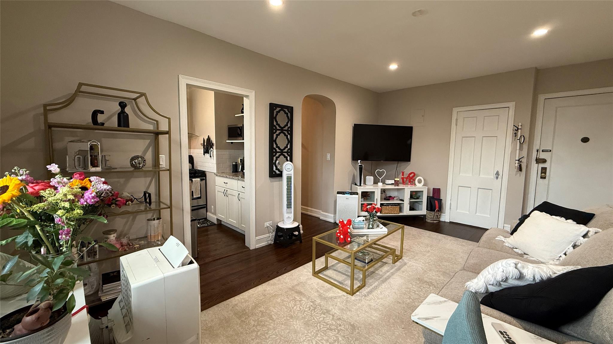 208 Centre Avenue 2J