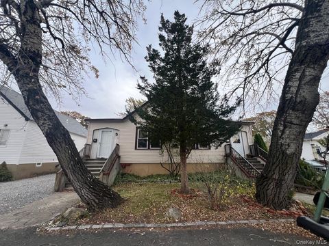 Multifamily For Sale - 5 4th Stret St<br/> Bayville, NY 11709