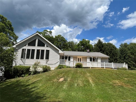 Homes For Sale - 8 Trillium Road<br/> Pleasant Valley, NY 12569