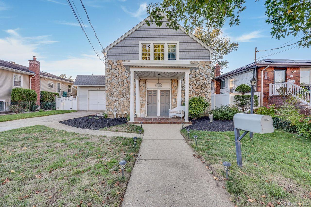 Malverne, New York 11565, United States, 5 Bedrooms Bedrooms, ,3 BathroomsBathrooms,Residential,Active,230701