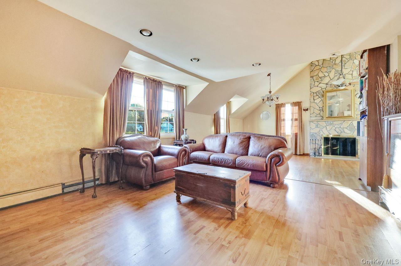 Malverne, New York 11565, United States, 5 Bedrooms Bedrooms, ,3 BathroomsBathrooms,Residential,Active,230701