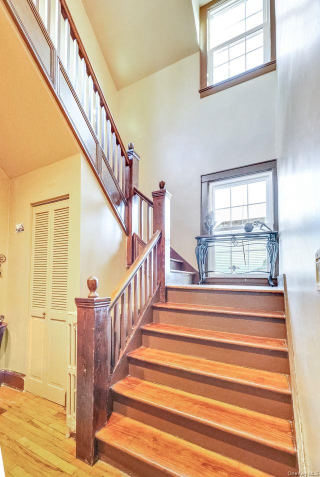 Malverne, New York 11565, United States, 5 Bedrooms Bedrooms, ,3 BathroomsBathrooms,Residential,Active,230701