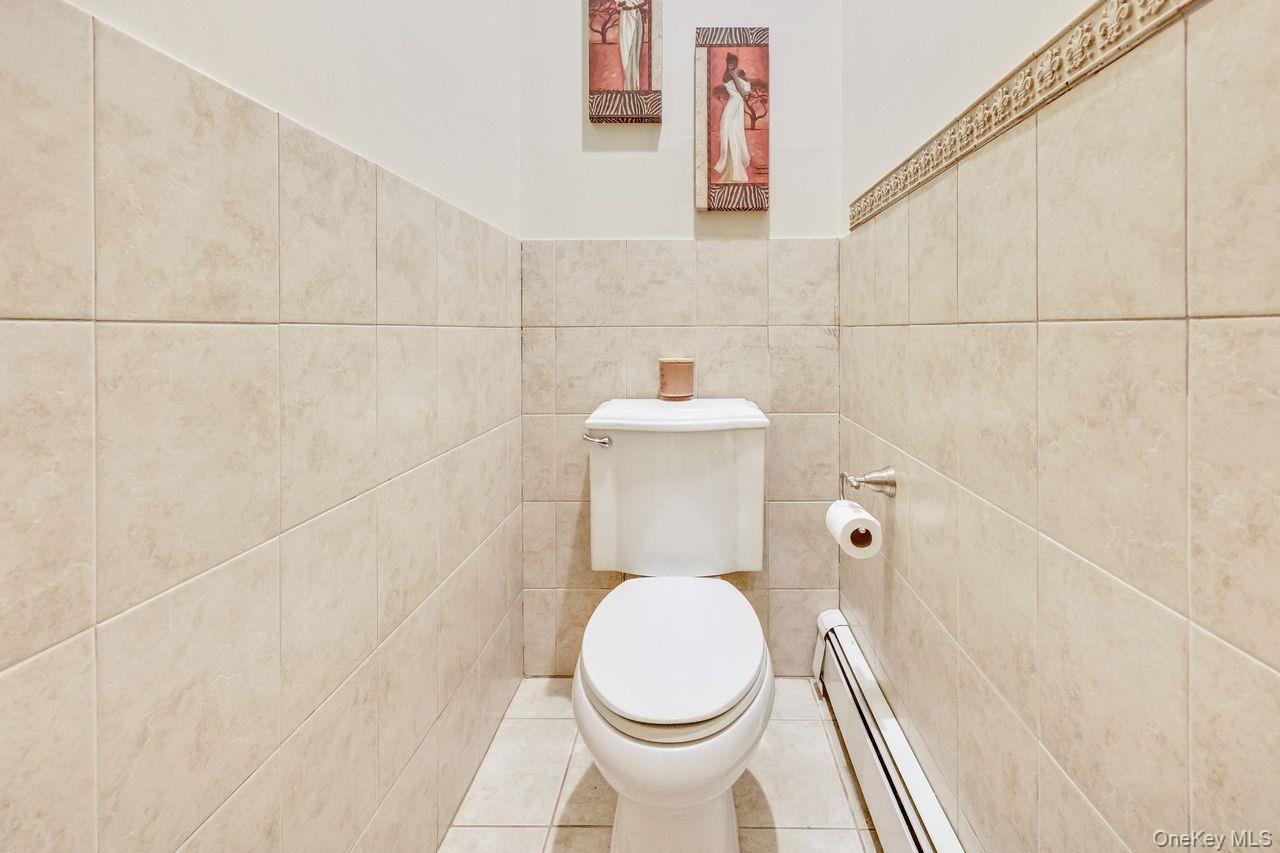 Malverne, New York 11565, United States, 5 Bedrooms Bedrooms, ,3 BathroomsBathrooms,Residential,Active,230701