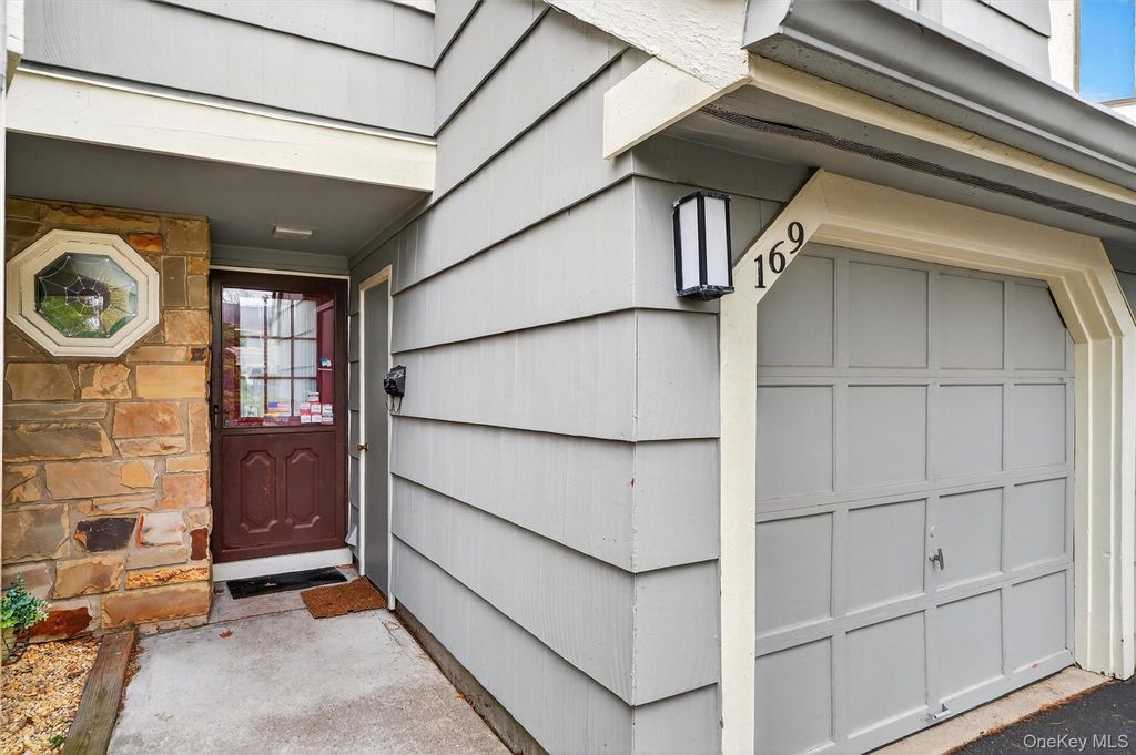 Photo of 169 Treetop Circle, Nanuet, NY 10954 (MLS # 976424)