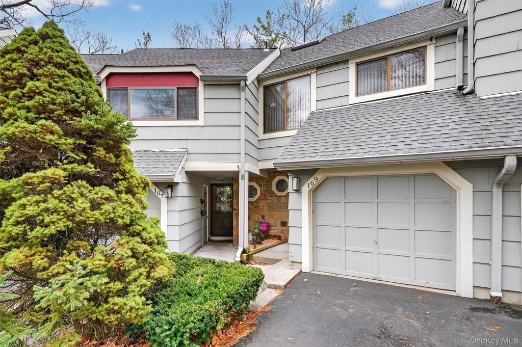 Photo of 169 Treetop Circle, Nanuet, NY 10954 (MLS # 976424)