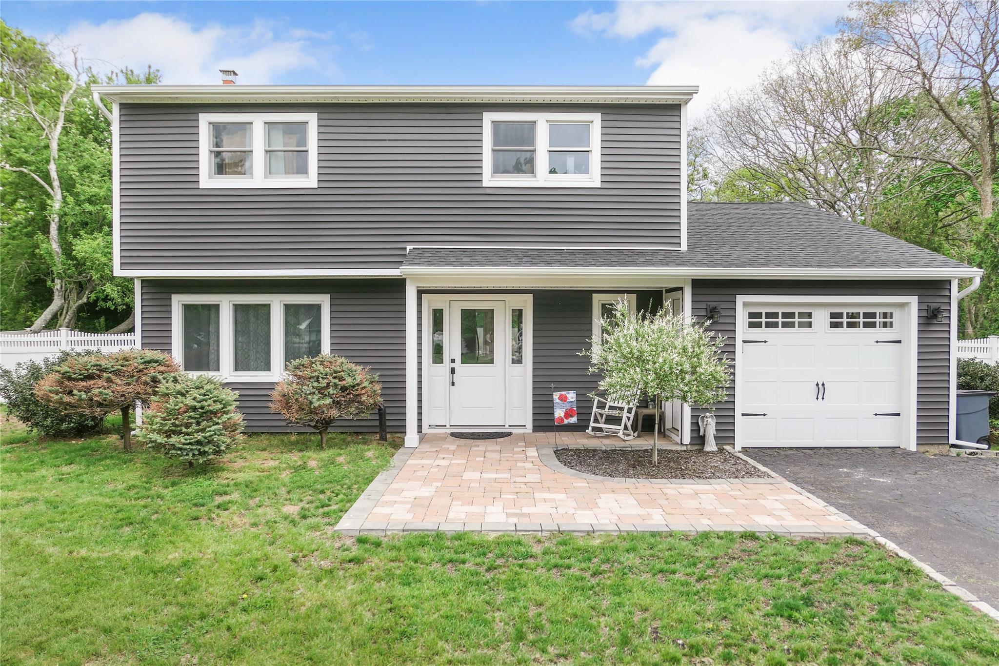 11 Susan Drive, Bellport, New York image 1