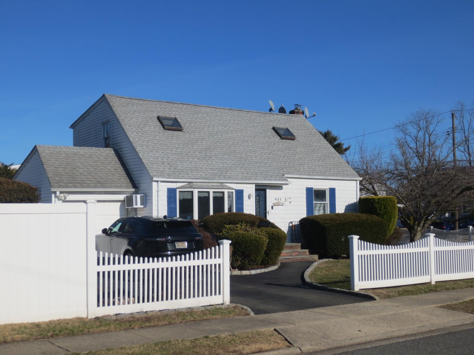 421 17th Street, West Babylon, New York image 1