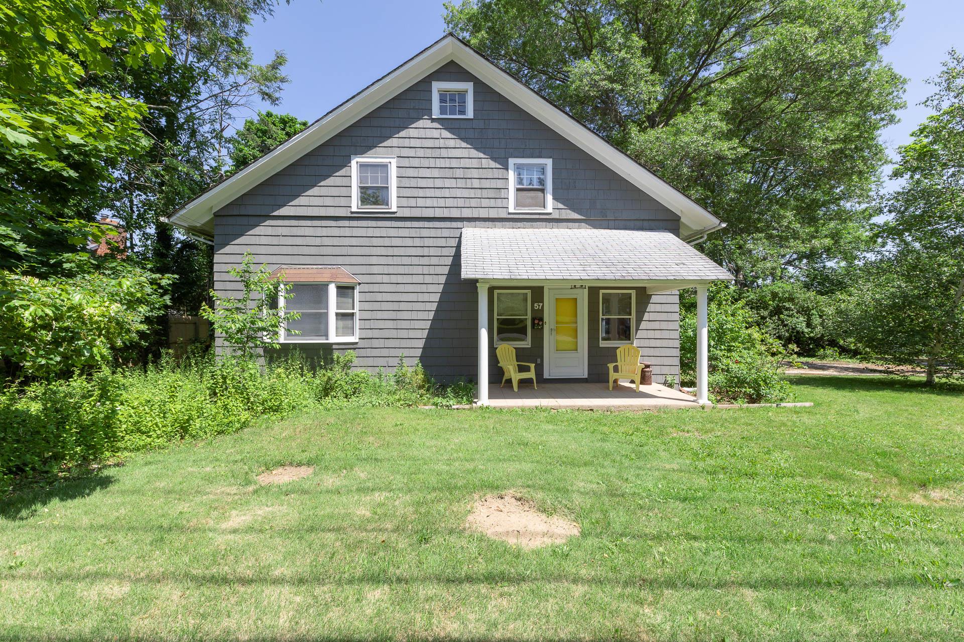 Juniper Avenue, Smithtown, Hamptons, NY - 3 Bedrooms  
1 Bathrooms - 