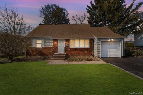 10 Wallace Drive Plainview NY 11803