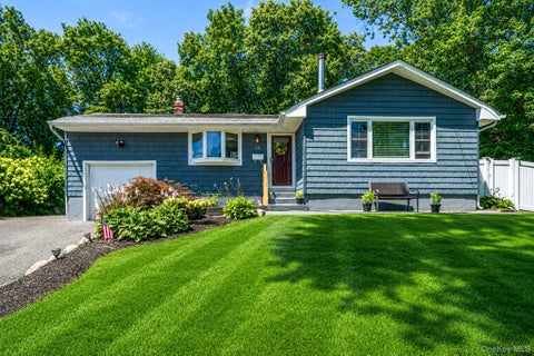 Photo of 14 Antler Lane, South Setauket, NY 11720 (MLS # 1029179)