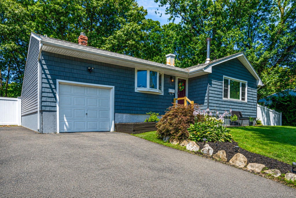 Photo of 14 Antler Lane, South Setauket, NY 11720 (MLS # 1029179)