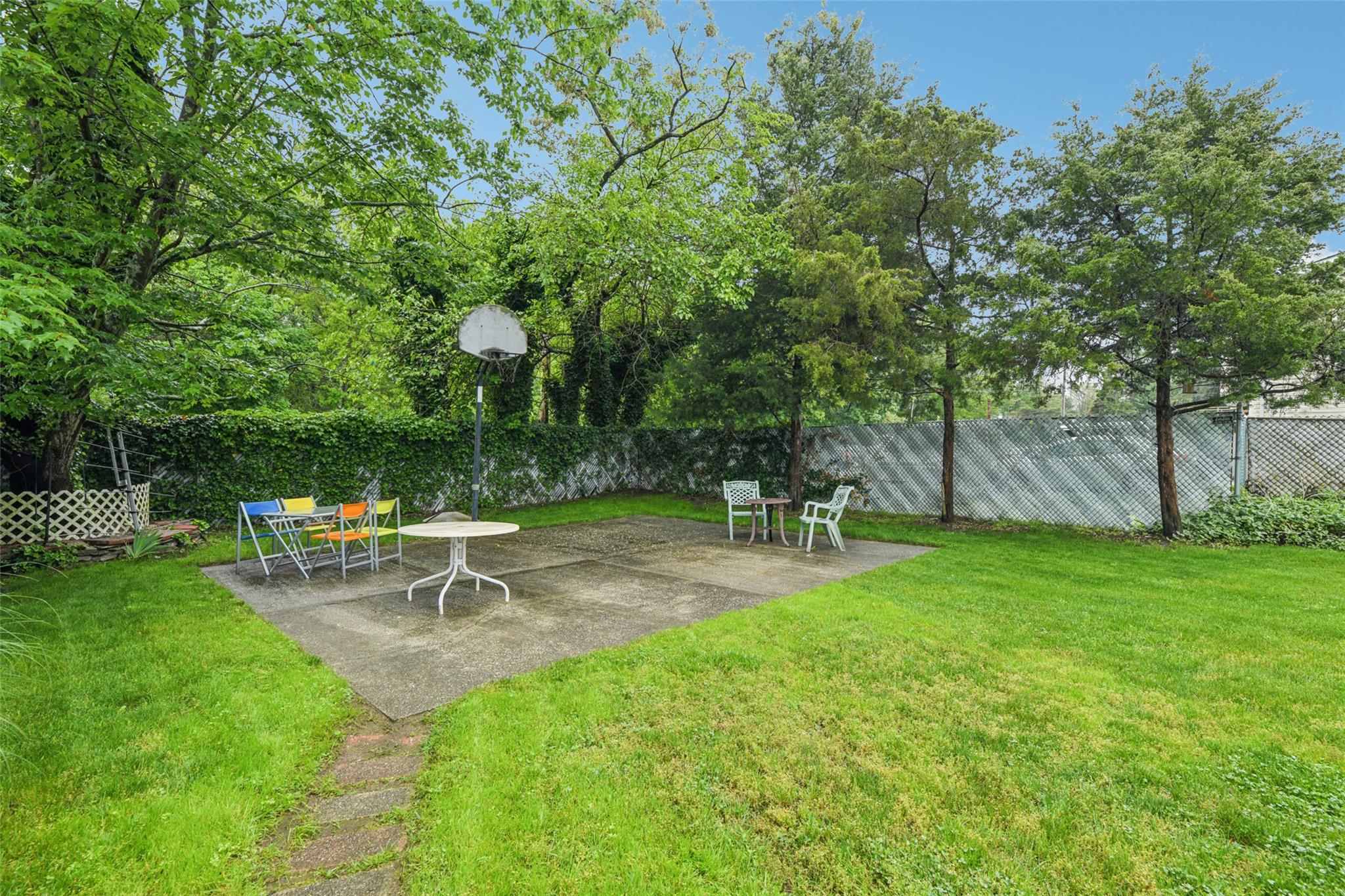 66 Radcliff Drive, Brentwood, New York image 39