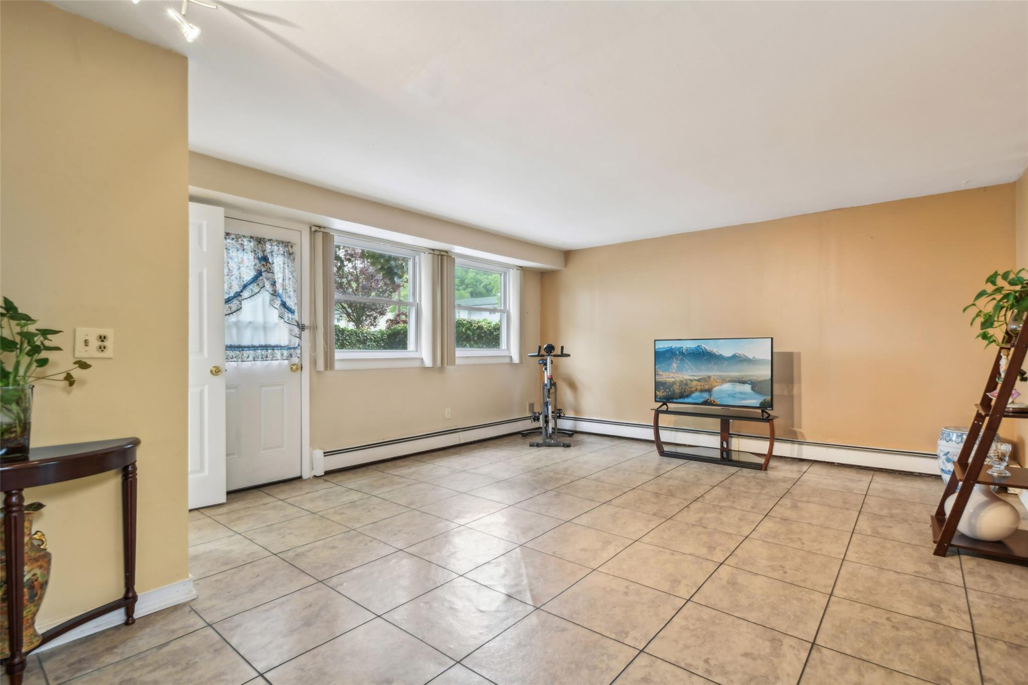 66 Radcliff Drive, Brentwood, New York image 12