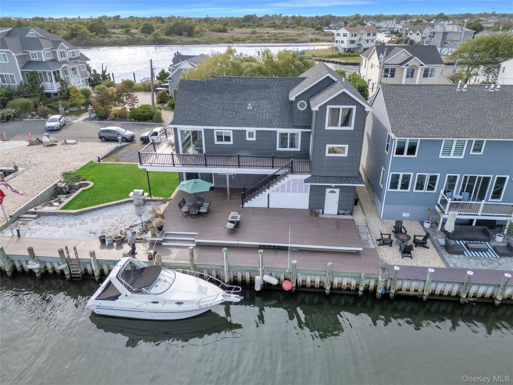 Photo of 998 Pacific Street, Lindenhurst, NY 11757 (MLS # 1011506)