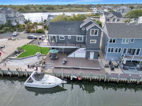 Homes For Sale - 998 Pacific Street<br/> Suffolk County, Lindenhurst, NY 11757