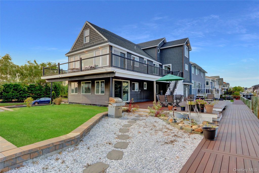 Photo of 998 Pacific Street, Lindenhurst, NY 11757 (MLS # 1011506)
