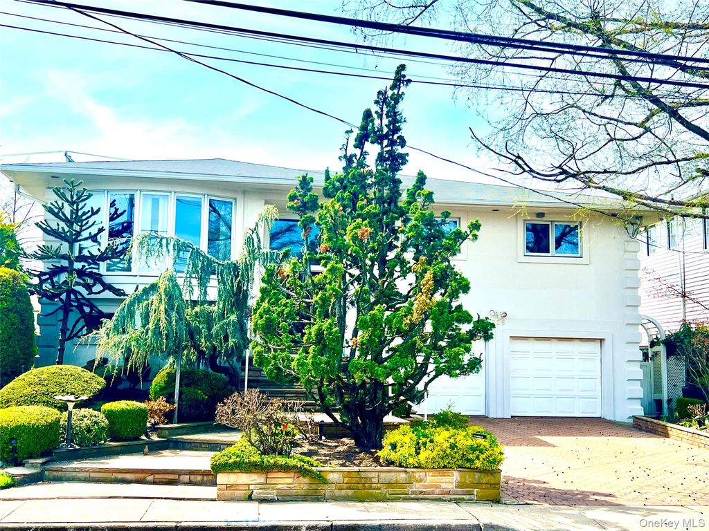 Photo of 728 Arbuckle Avenue, Woodmere, NY 11598 (MLS # 991115)