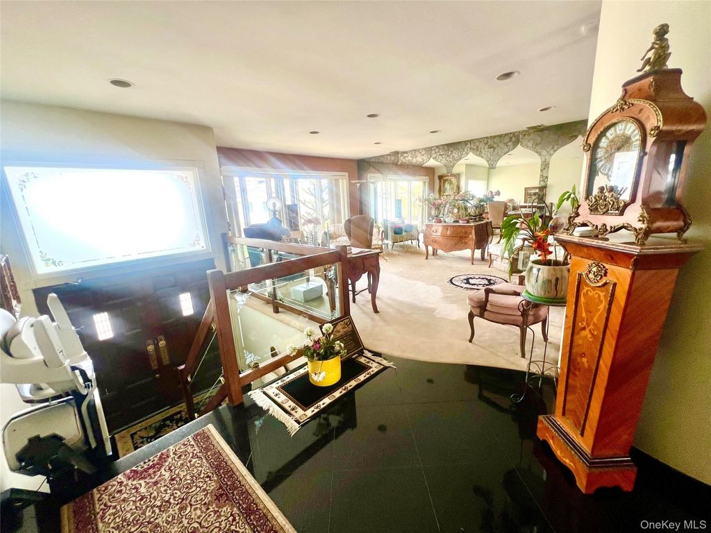 Photo of 728 Arbuckle Avenue, Woodmere, NY 11598 (MLS # 991115)