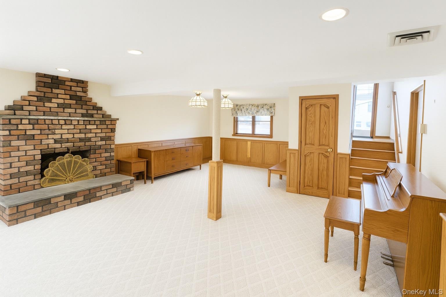 Oceanside, New York 11572, United States, 4 Bedrooms Bedrooms, ,2 BathroomsBathrooms,Residential,Active,251412