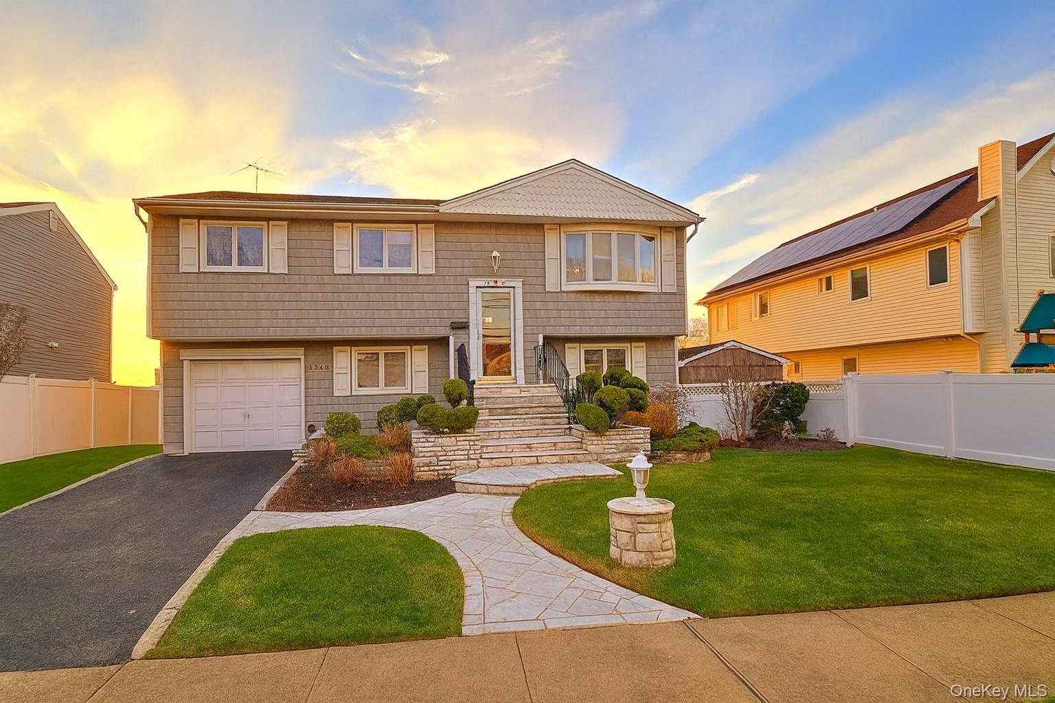 Oceanside, New York 11572, United States, 4 Bedrooms Bedrooms, ,2 BathroomsBathrooms,Residential,Active,251412