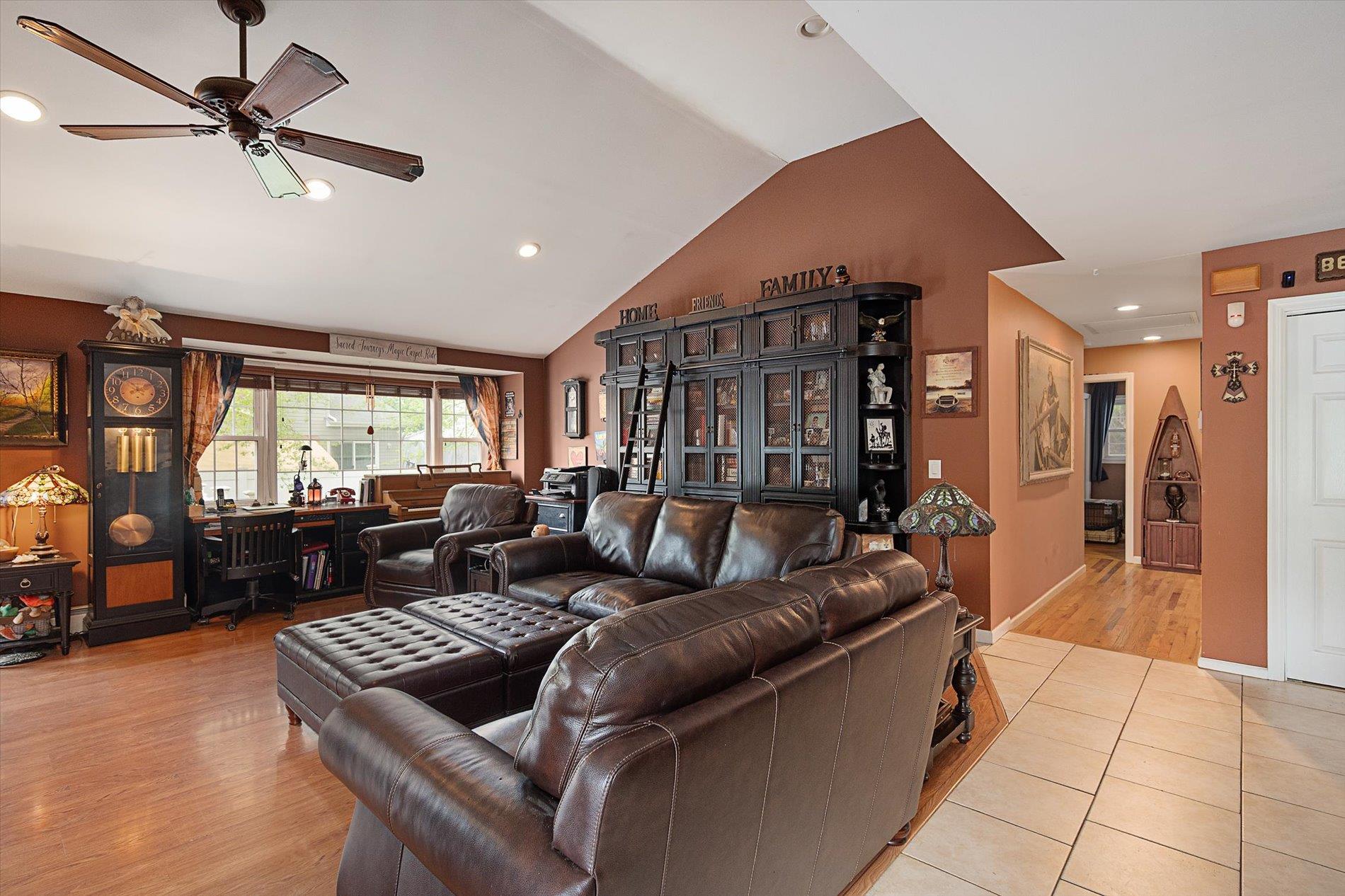 1 Angelica Court, West Babylon, New York image 7