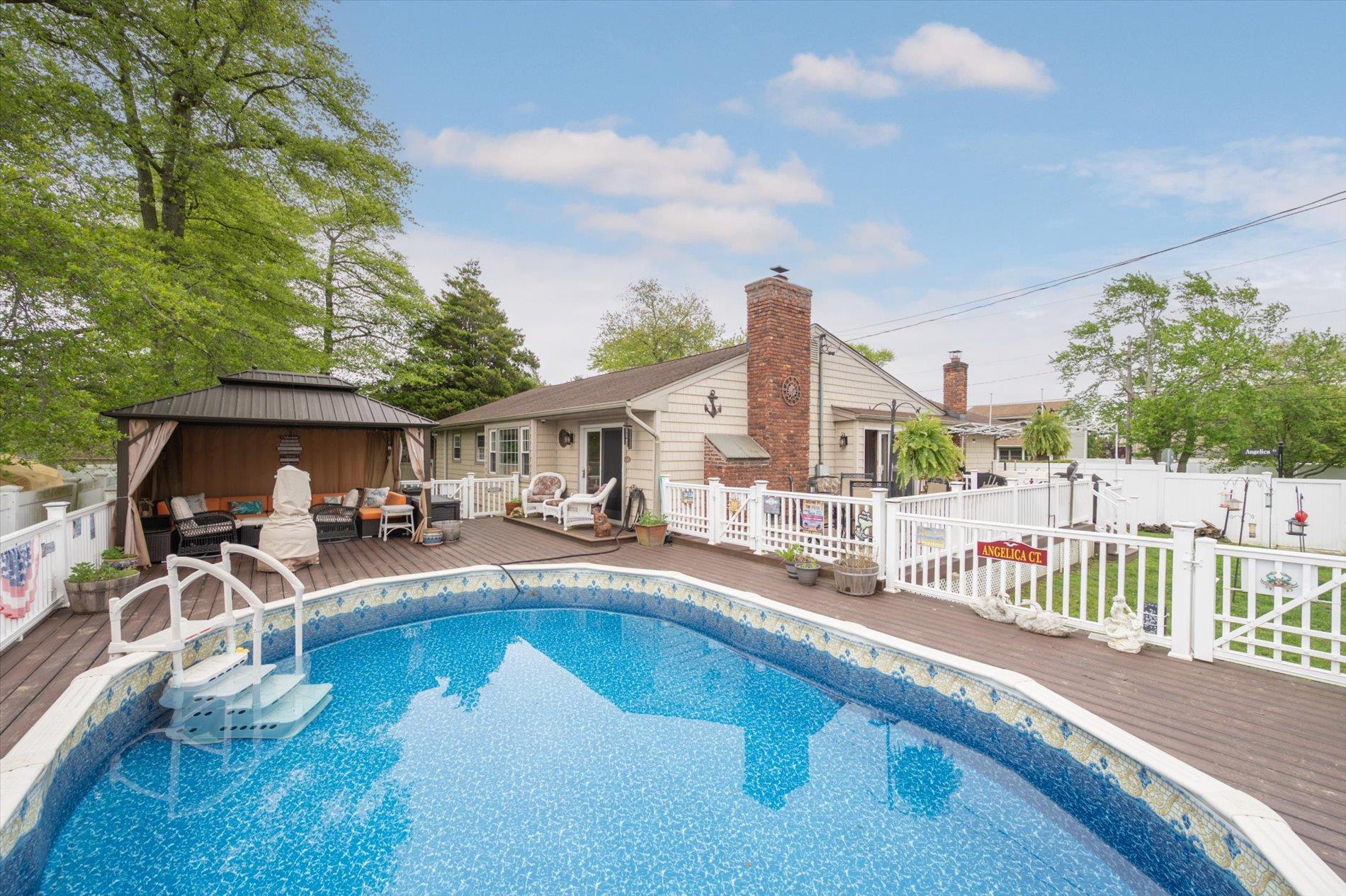 1 Angelica Court, West Babylon, New York image 25