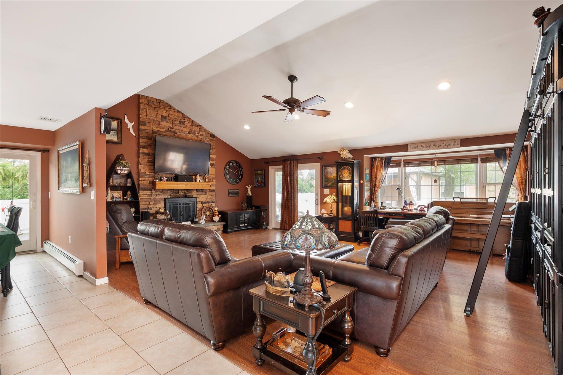 1 Angelica Court, West Babylon, New York image 5
