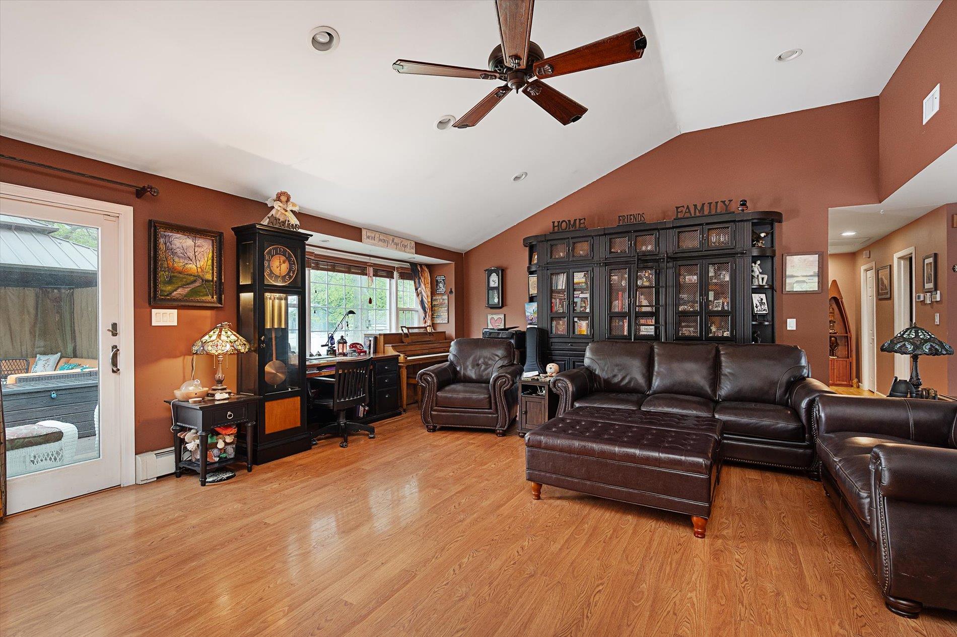 1 Angelica Court, West Babylon, New York image 8