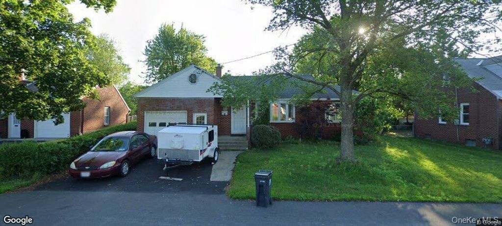 Photo of 17 Bosher Drive, Colonie, NY 12205 (MLS # 980835)