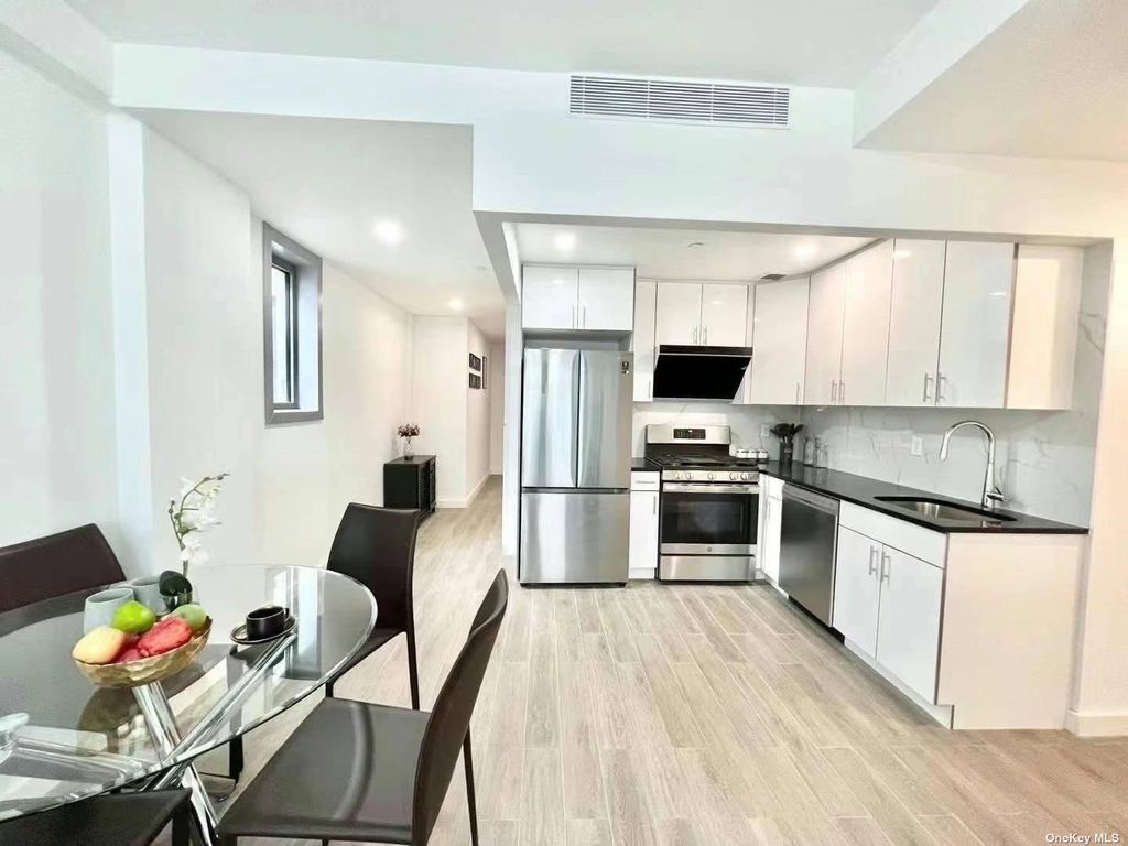 Photo of 144-27 Sanford Avenue #2K, Flushing, NY 11355 (MLS # 862873)