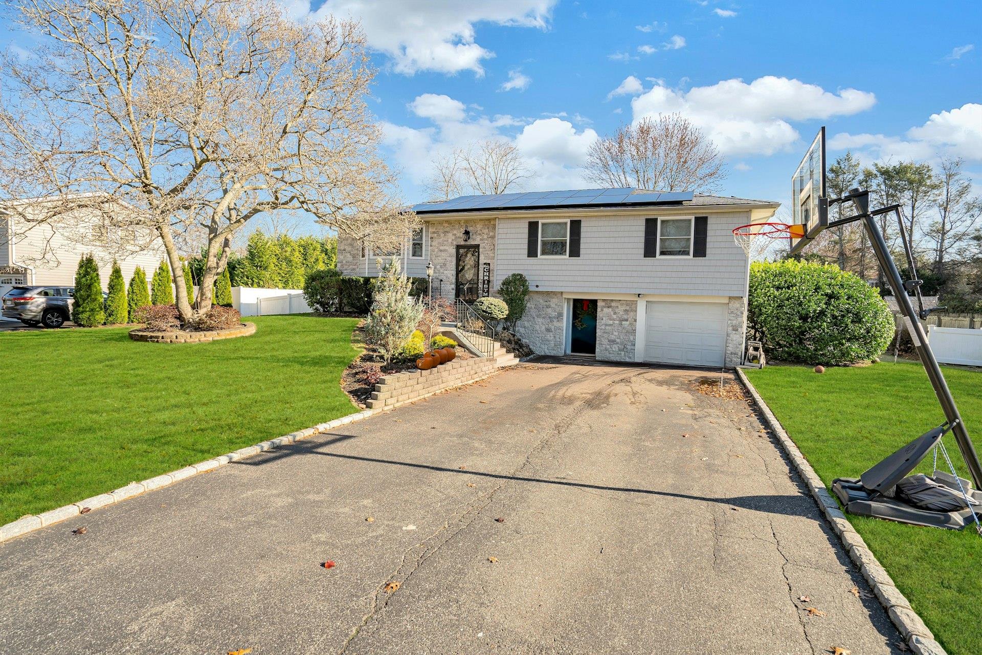 127 Wicks Path, Commack, New York image 4