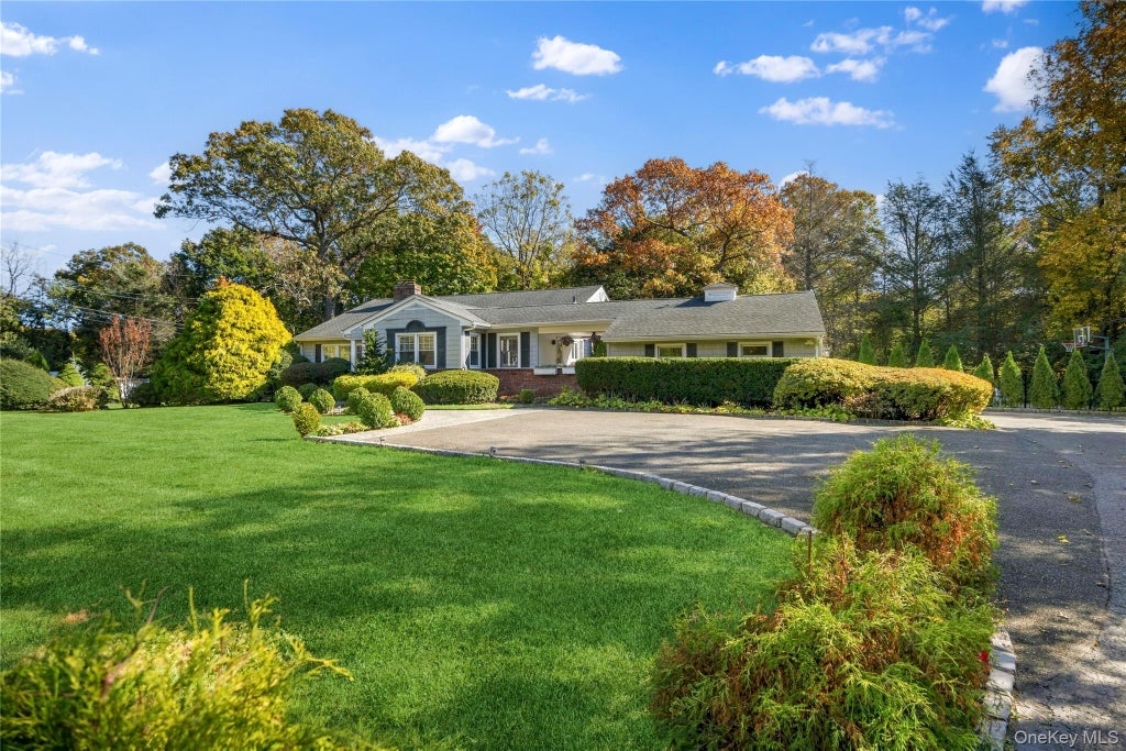 Photo of 4 Timberline Drive, Huntington, NY 11743 (MLS # 1068446)