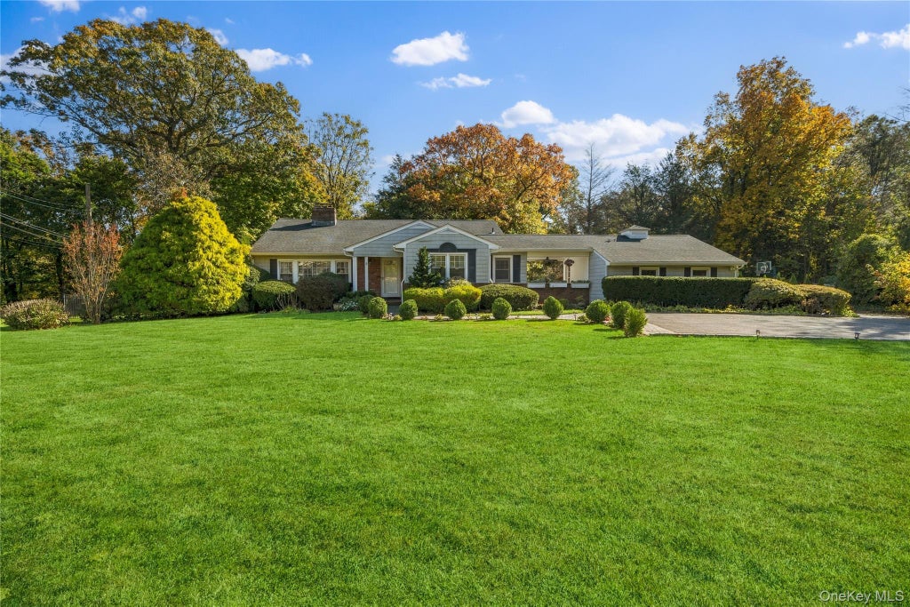 Photo of 4 Timberline Drive, Huntington, NY 11743 (MLS # 1068446)