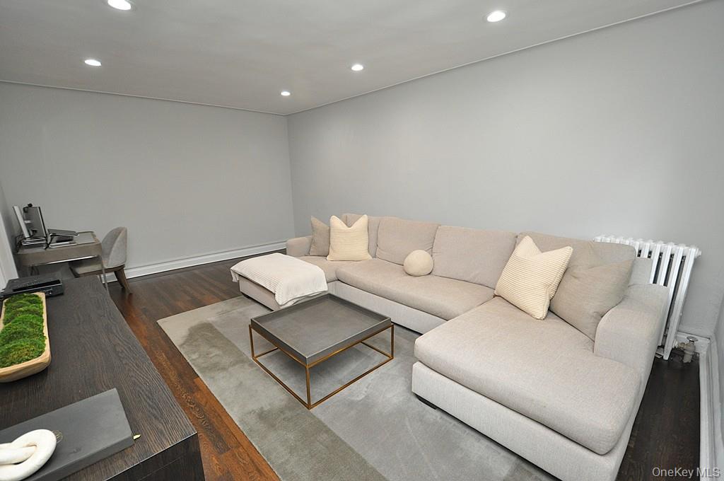 Scarsdale, New York 10583, United States, 1 Bedroom Bedrooms, ,1 BathroomBathrooms,Residential,Active,177811