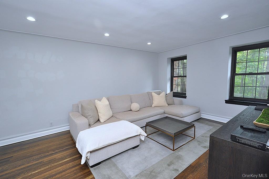 Scarsdale, New York 10583, United States, 1 Bedroom Bedrooms, ,1 BathroomBathrooms,Residential,Active,177811