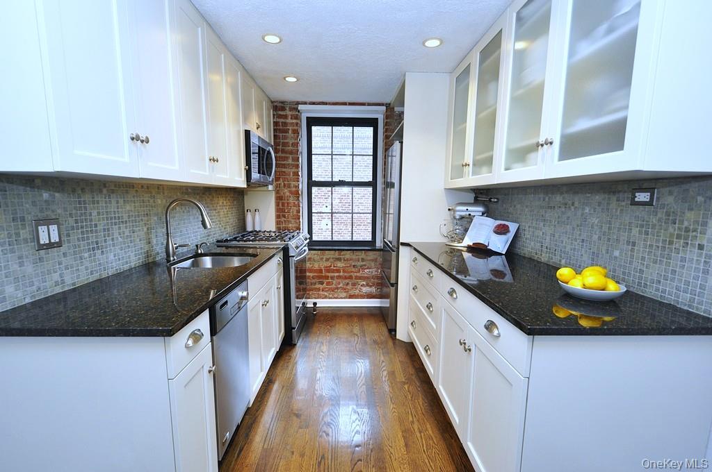 Scarsdale, New York 10583, United States, 1 Bedroom Bedrooms, ,1 BathroomBathrooms,Residential,Active,177811