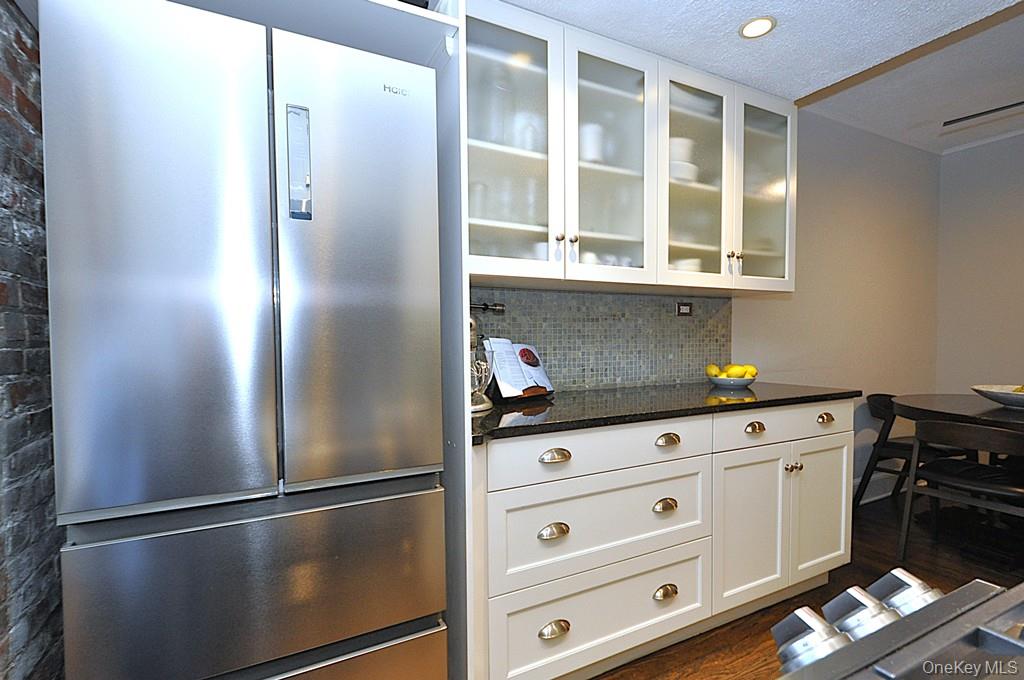 Scarsdale, New York 10583, United States, 1 Bedroom Bedrooms, ,1 BathroomBathrooms,Residential,Active,177811