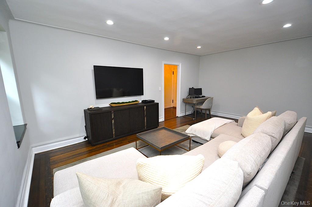 Scarsdale, New York 10583, United States, 1 Bedroom Bedrooms, ,1 BathroomBathrooms,Residential,Active,177811
