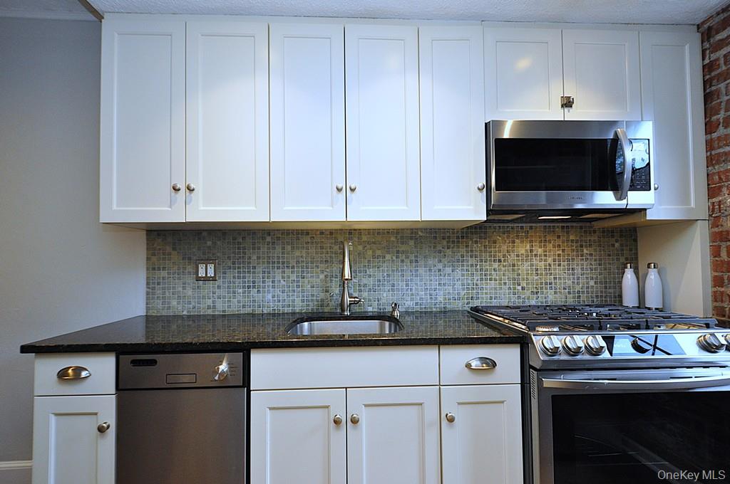 Scarsdale, New York 10583, United States, 1 Bedroom Bedrooms, ,1 BathroomBathrooms,Residential,Active,177811