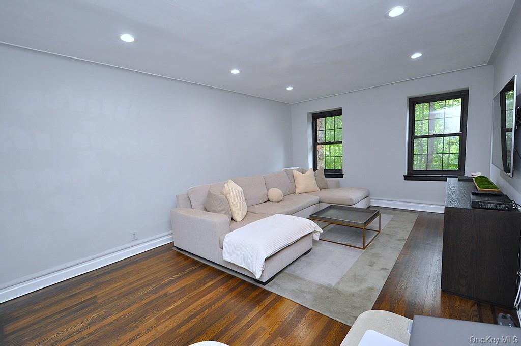 Scarsdale, New York 10583, United States, 1 Bedroom Bedrooms, ,1 BathroomBathrooms,Residential,Active,177811