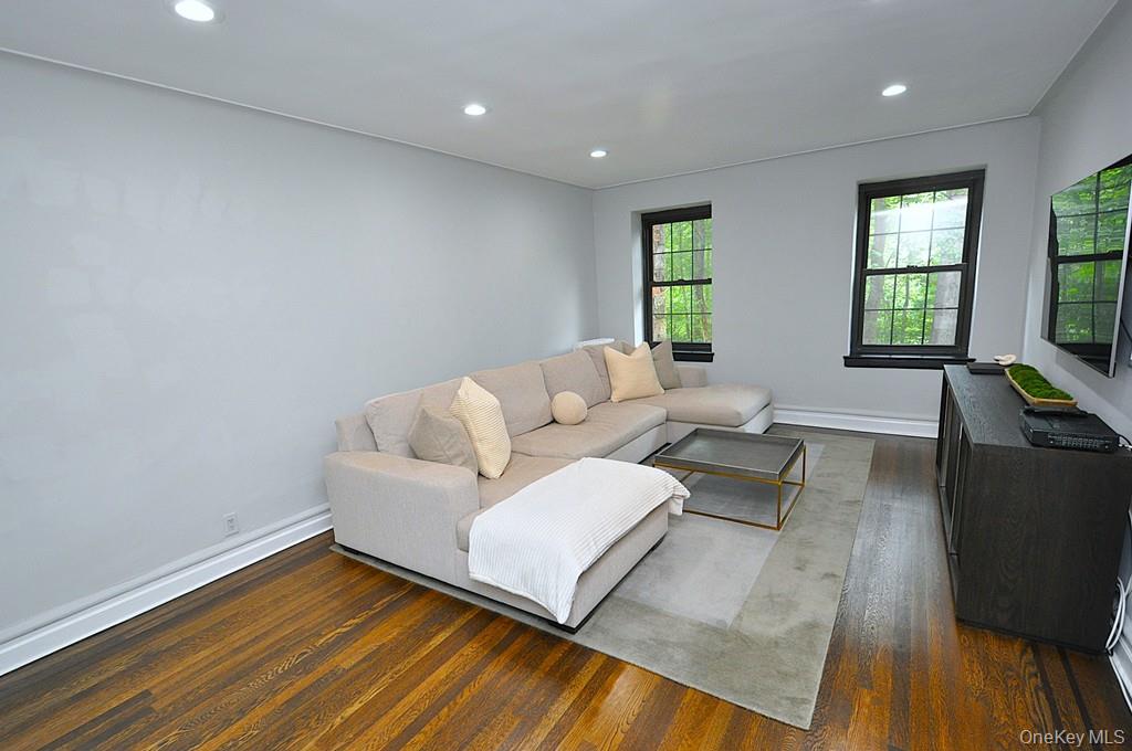 Scarsdale, New York 10583, United States, 1 Bedroom Bedrooms, ,1 BathroomBathrooms,Residential,Active,177811
