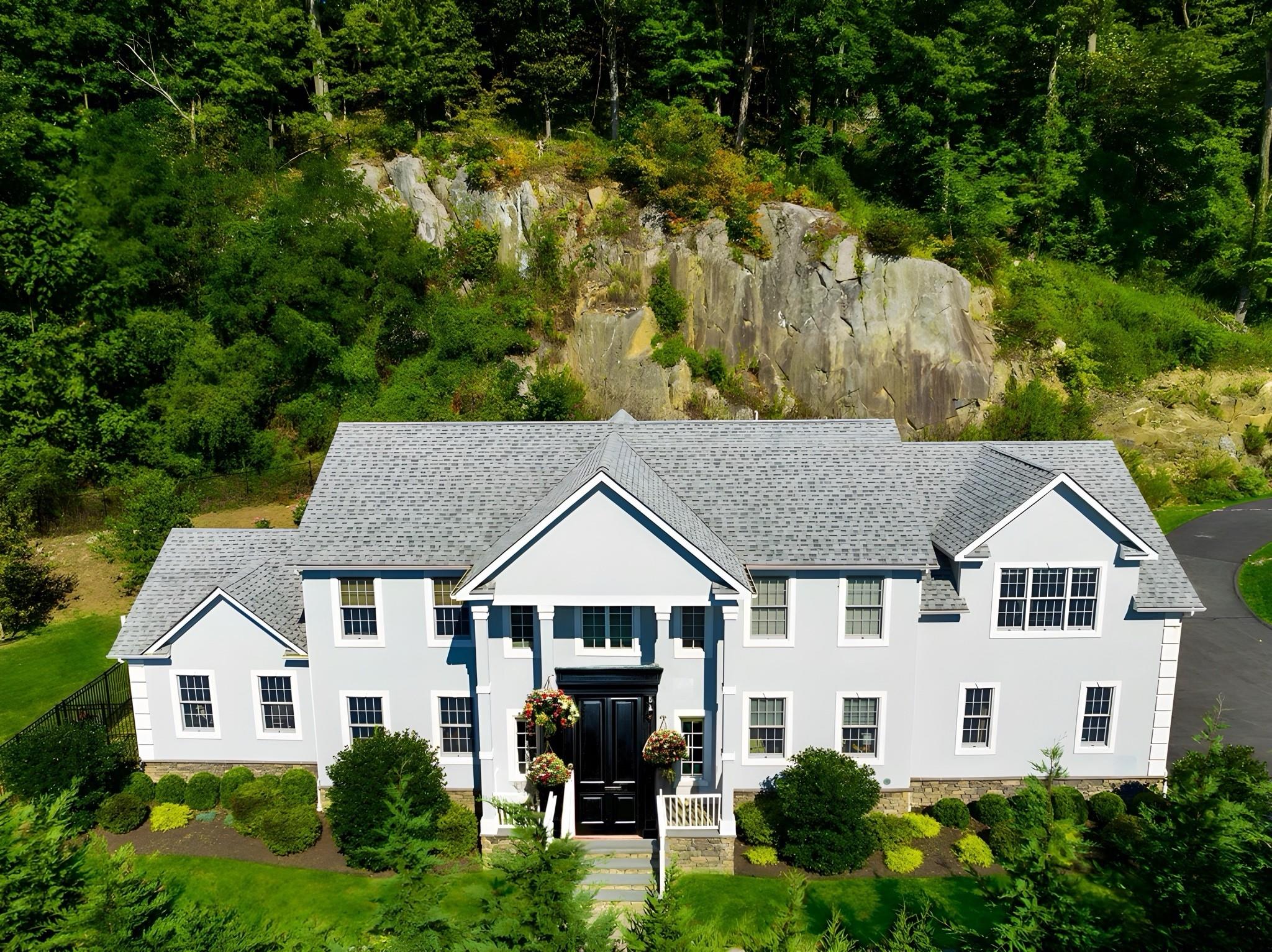 Mill River Road, Chappaqua, New York - 4 Bedrooms  
5 Bathrooms  
11 Rooms - 