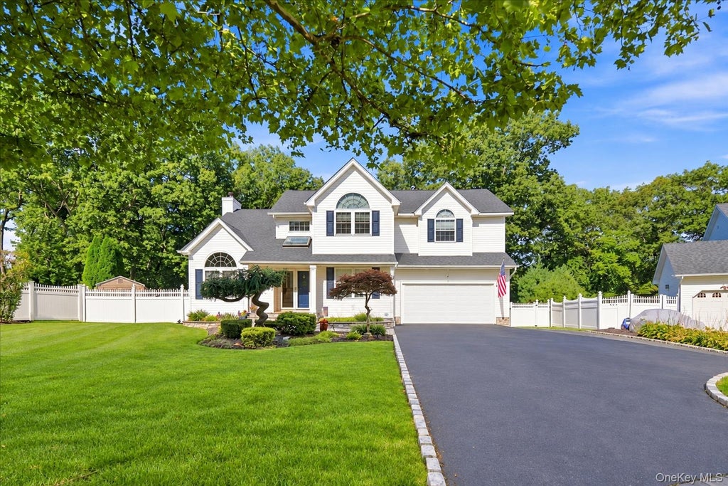 Photo of 5 Aspatuck Court, Commack, NY 11725 (MLS # 1057059)