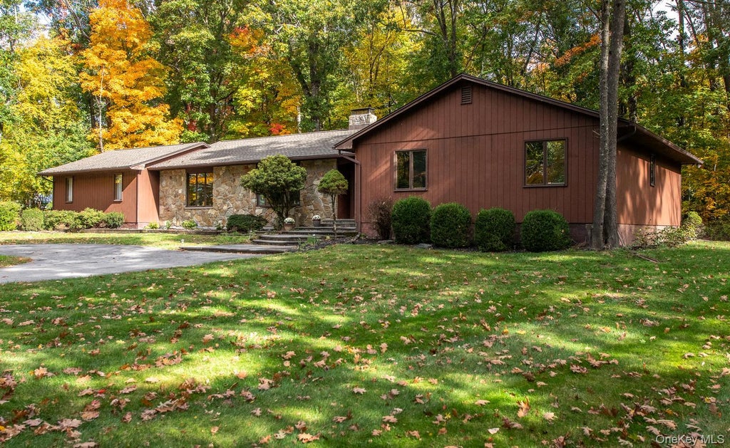 Photo of 11 King Road, Hopewell Junction, NY 12533 (MLS # 1066694)