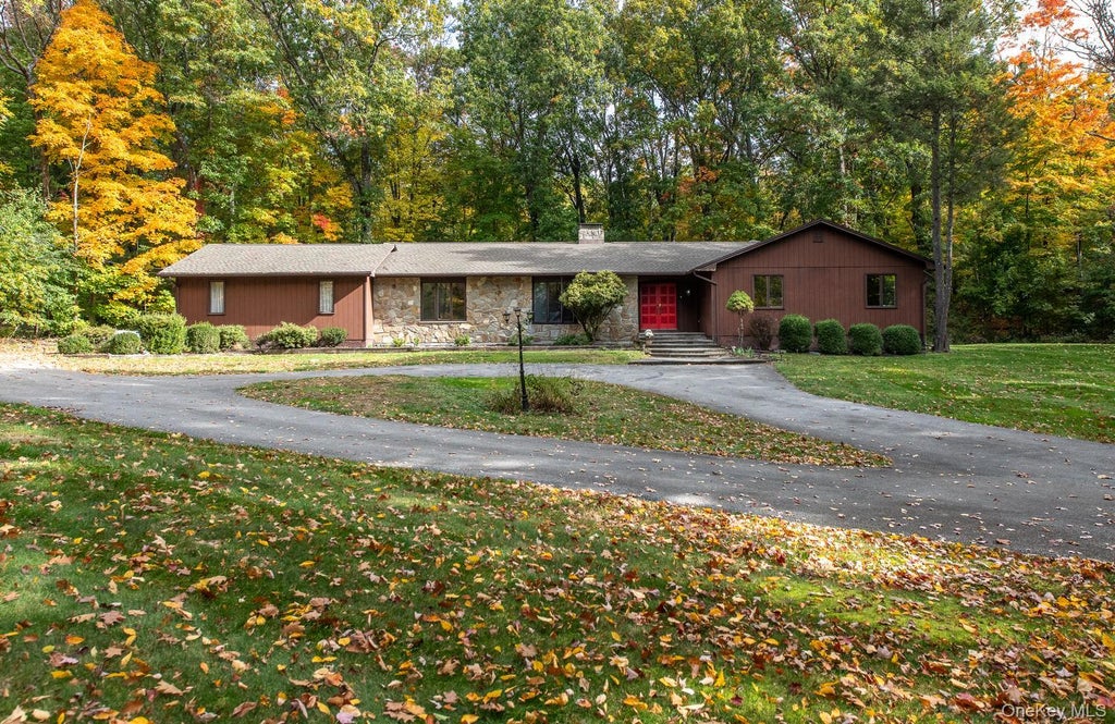 Photo of 11 King Road, Hopewell Junction, NY 12533 (MLS # 1066694)