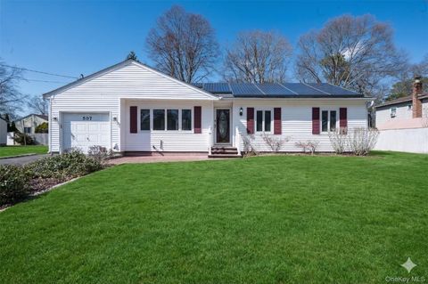 Photo of 507 Joan Street, Ronkonkoma, NY 11779 (MLS # 982954)