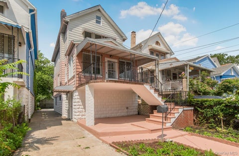 Photo of 427 Taylor Avenue, Bronx, NY 10473 (MLS # 1045836)