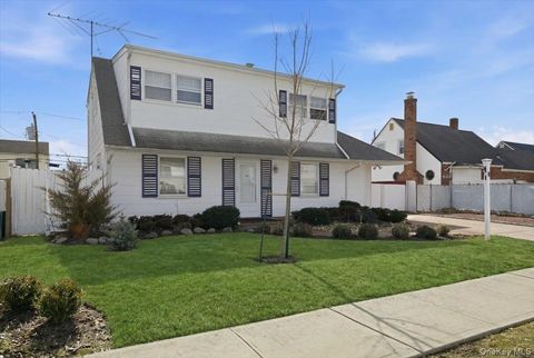 24 Crag Lane Levittown NY 11756