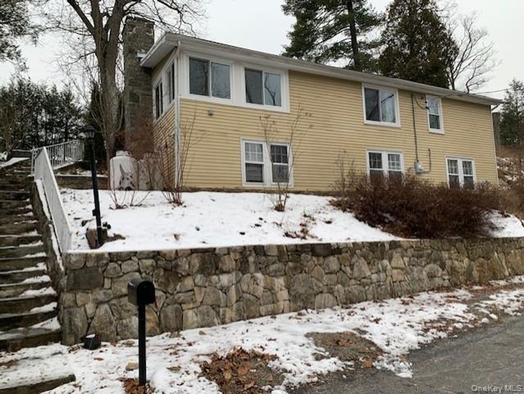 Photo of 25 Evergreen Road, Putnam Valley, NY 10579 (MLS # 943525)