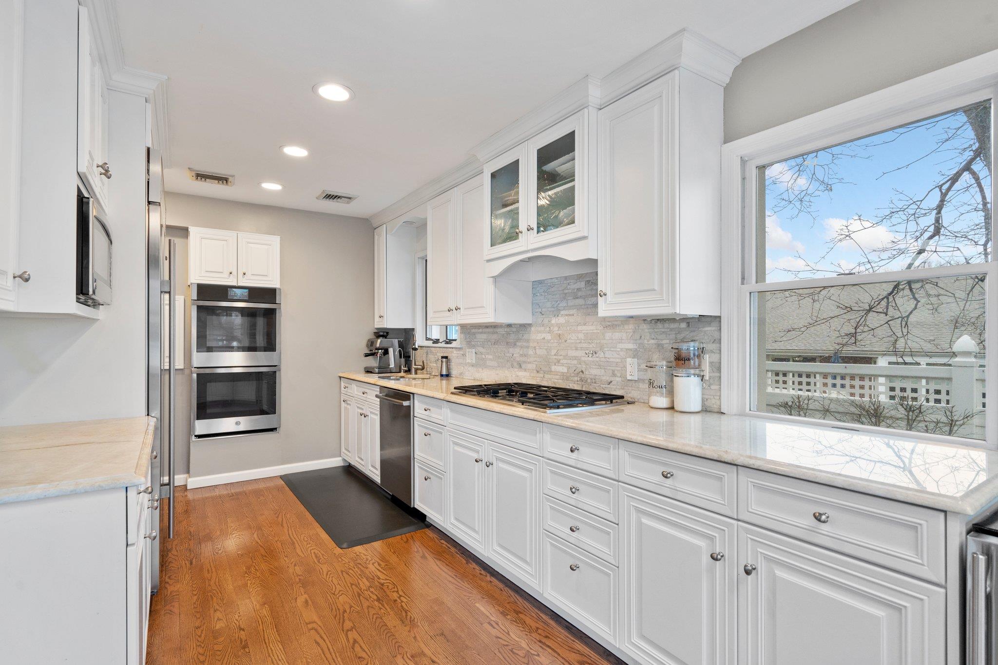 4 Nora Lane, Plainview, New York image 15